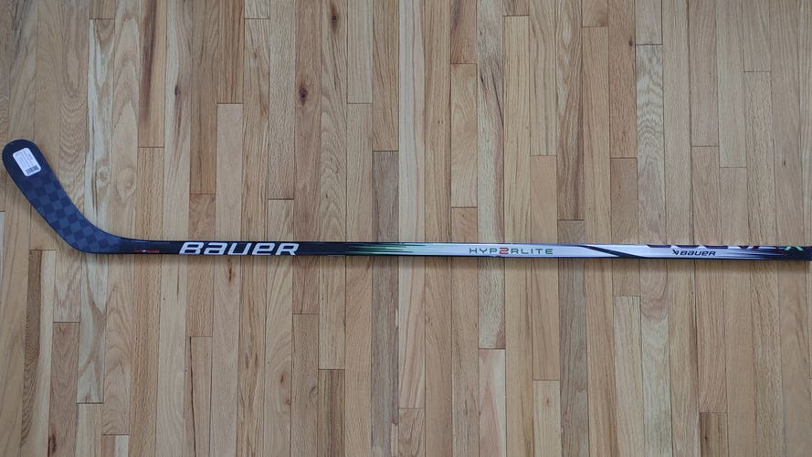 BAUER VAPOR HYPERLITE 2 GRIP HOCKEY STICK - RIGHT 87 FLEX P28 CURVE