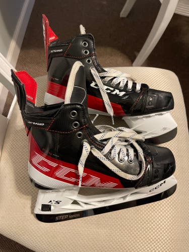 Used CCM Regular Width  8 JetSpeed FT4 Pro Hockey Skates