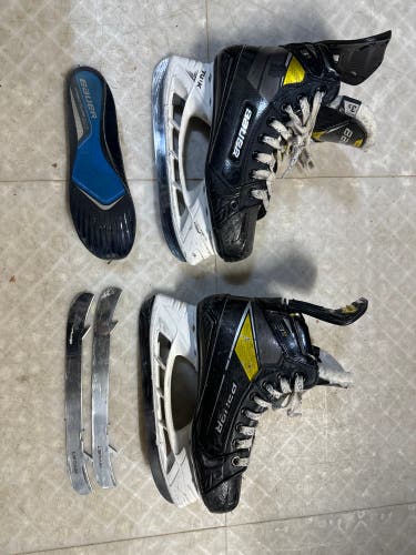 Junior Bauer Regular Width  Size 3.5 Supreme 3S Pro Hockey Skates