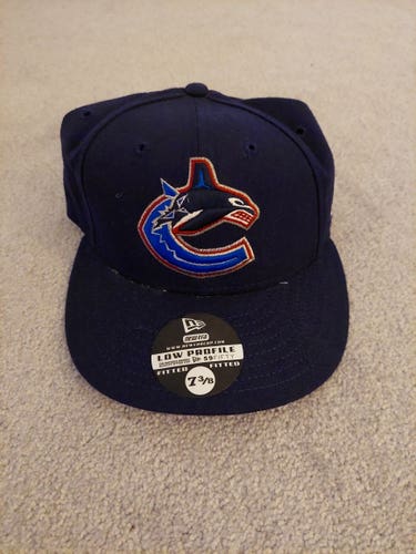 BNWT Vancouver Canucks (NHL) New Era 59 Fifty Fitted Low ProfileCap in Blue Size 7 3/8