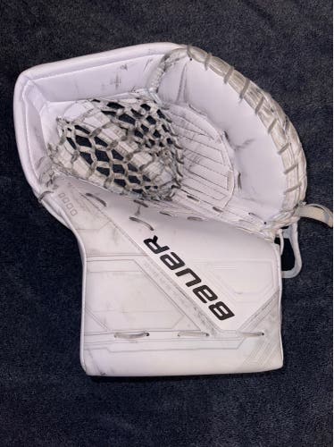 LIKE NEW! Regular Bauer Mach Goalie Glove