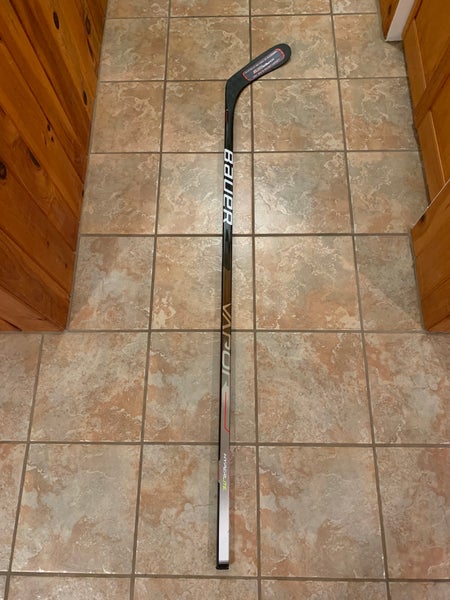 New Right Handed P28 Vapor Hyperlite Hockey Stick