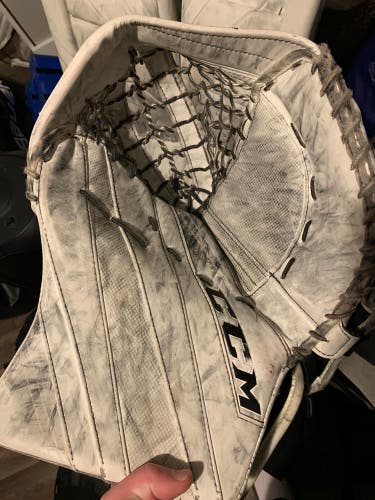 Used Regular  EFLEX 5.9 Goalie Glove