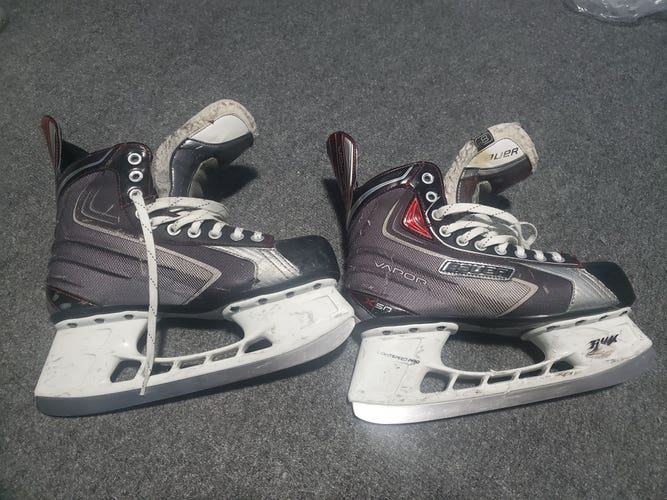 Senior Bauer Vapor X50 Hockey Skates Regular Width sz 8