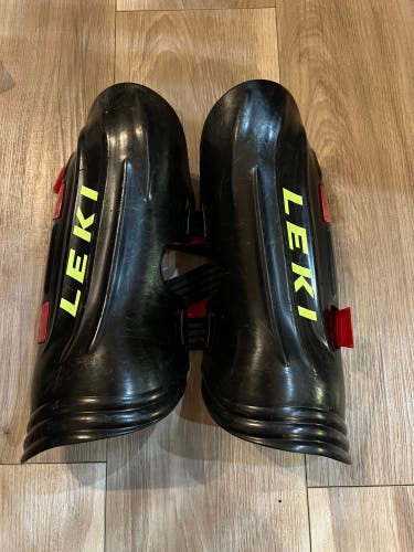 Leki World Cup Junior pro shin guards - black