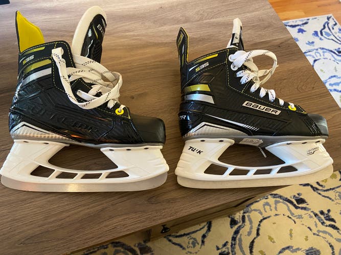 Junior New Bauer Supreme S35 Hockey Skates Regular Width Size 3