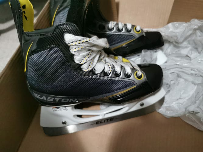 New Easton RS Hockey Skates Size 3