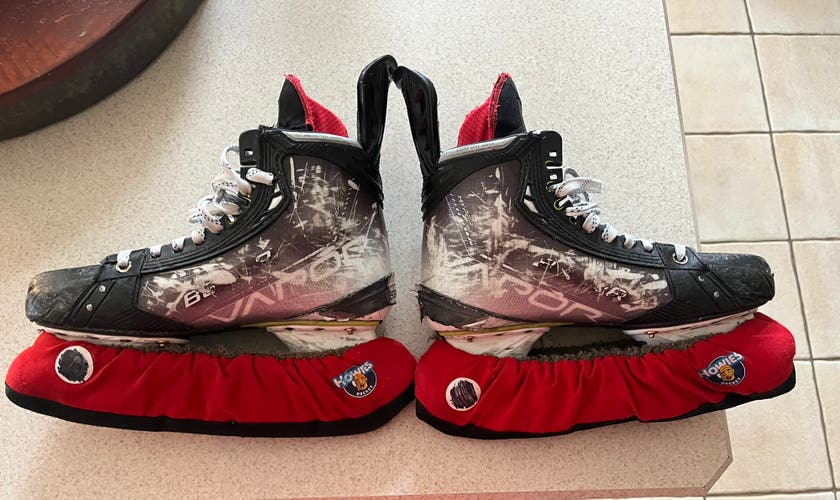 Used Bauer  8.5 Vapor Hyperlite Hockey Skates
