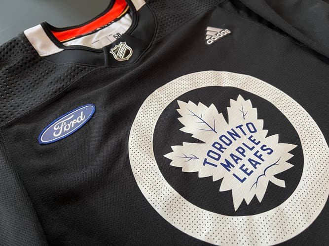 Black & White Maple Leafs SZ 58 MiC Practice Jerseys