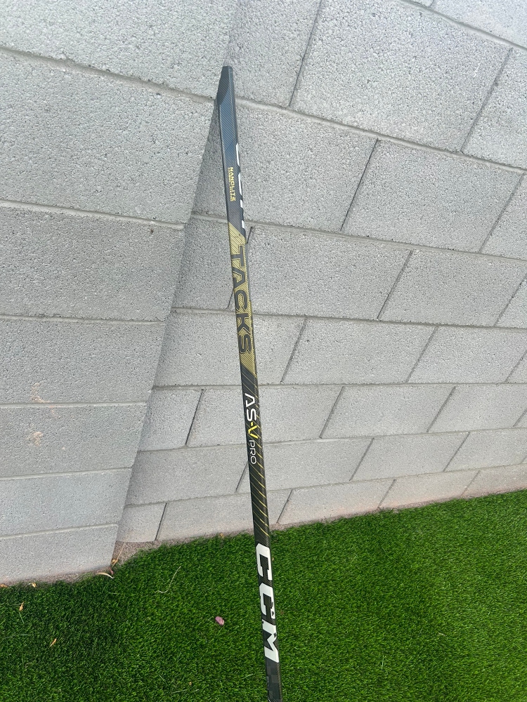 Intermediate Left Hand P28  Super Tacks AS-V Pro Hockey Stick