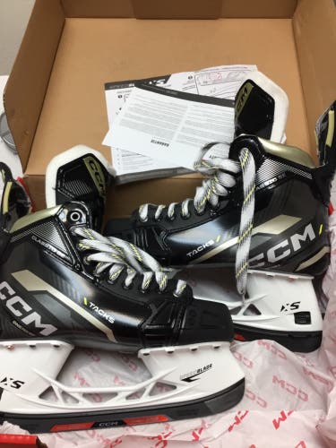 CCM Tacks Classic SE Sr size 8 R Hockey Skate