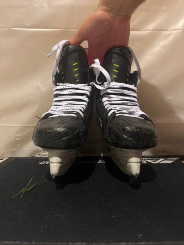 Senior Bauer Regular Width   7 Vapor Hyperlite Hockey Skates