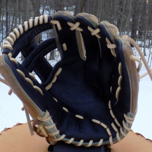 Used Wilson Infield Right Hand Throw A2000 Baseball Glove 11.5"