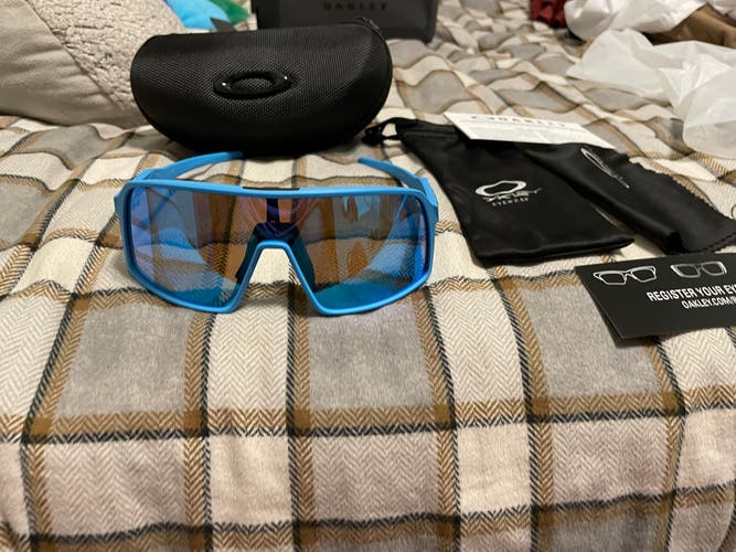 Unisex  Oakley Sutro Sunglasses