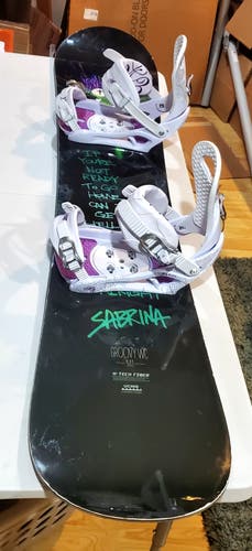 Used Sabrina Snowboard 141cm Groovy RC Rocker Sidewall with Mp3 Medium binding brand new.