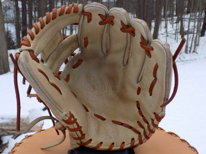 Used Rawlings Infield Right Hand Throw Gold Glove Elite Baseball Glove 11.25"