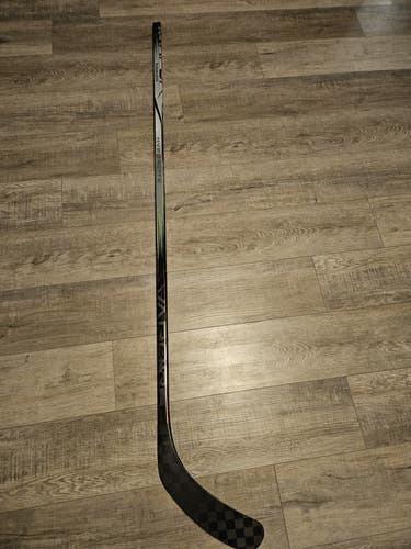 New Senior Bauer Right Handed Vapor Hyperlite 2 Hockey Stick P92