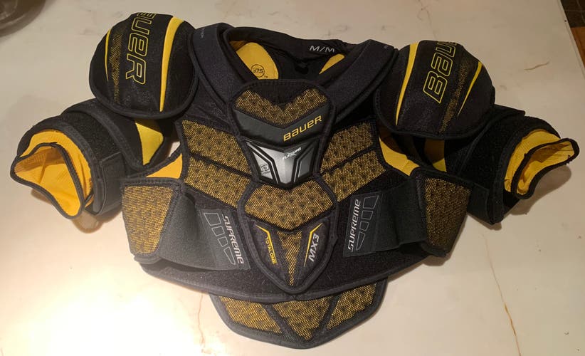 Used Medium Bauer  Supreme TotalOne MX3 Shoulder Pads