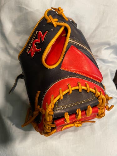 Woodz catchers glove
