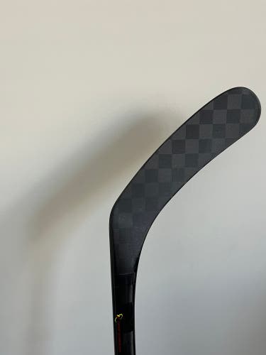 Senior Right Handed PM9 Vapor Hyperlite Hockey Stick