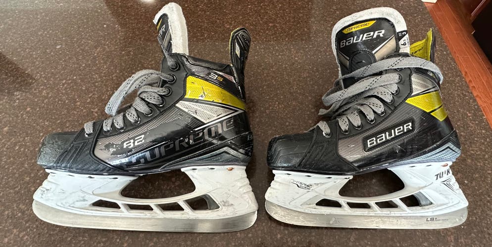 Intermediate Bauer 6.5 Supreme 3S Hockey Skates
