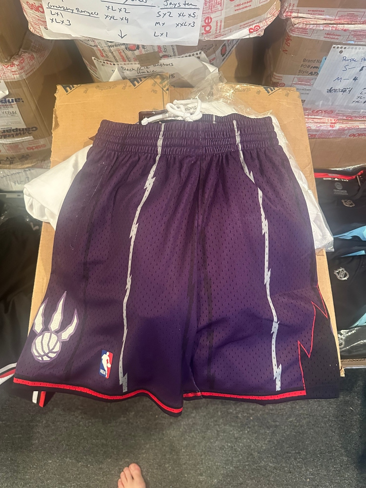 Toronto Raptors NBA shorts by Mitchell & Ness-NWT multiple sizes