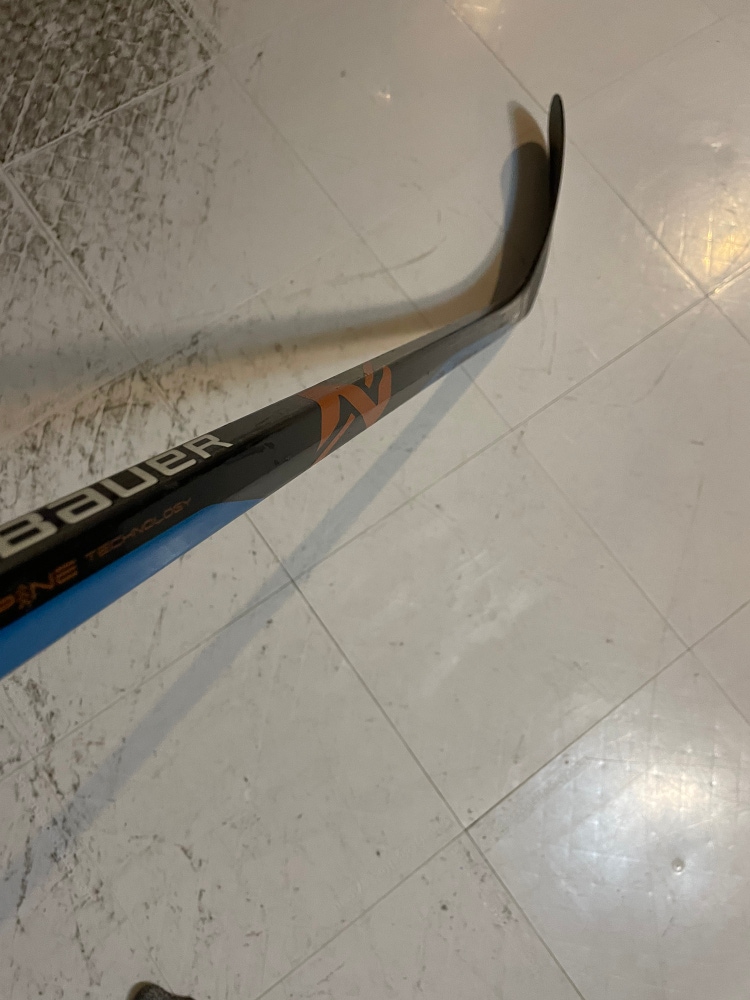 Intermediate Right Handed P92 Nexus E4 Hockey Stick