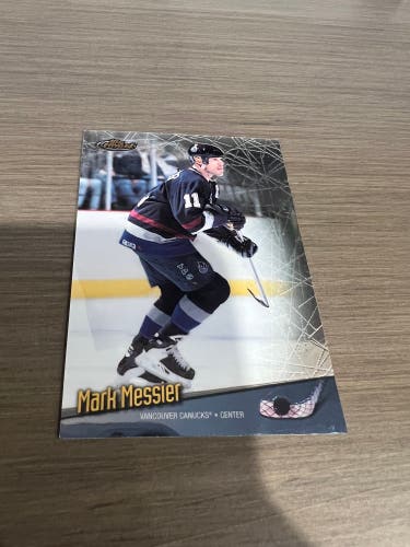 Topps Mark Messier 1999 Vancouver Canucks Hockey Card