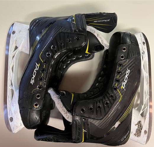 Senior CCM 8.5 Super Tacks Hockey Skates