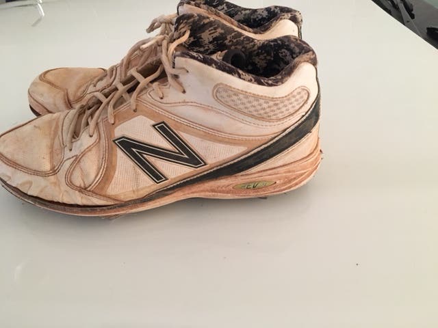 White Used Size 13 (Women's 14) Metal New Balance