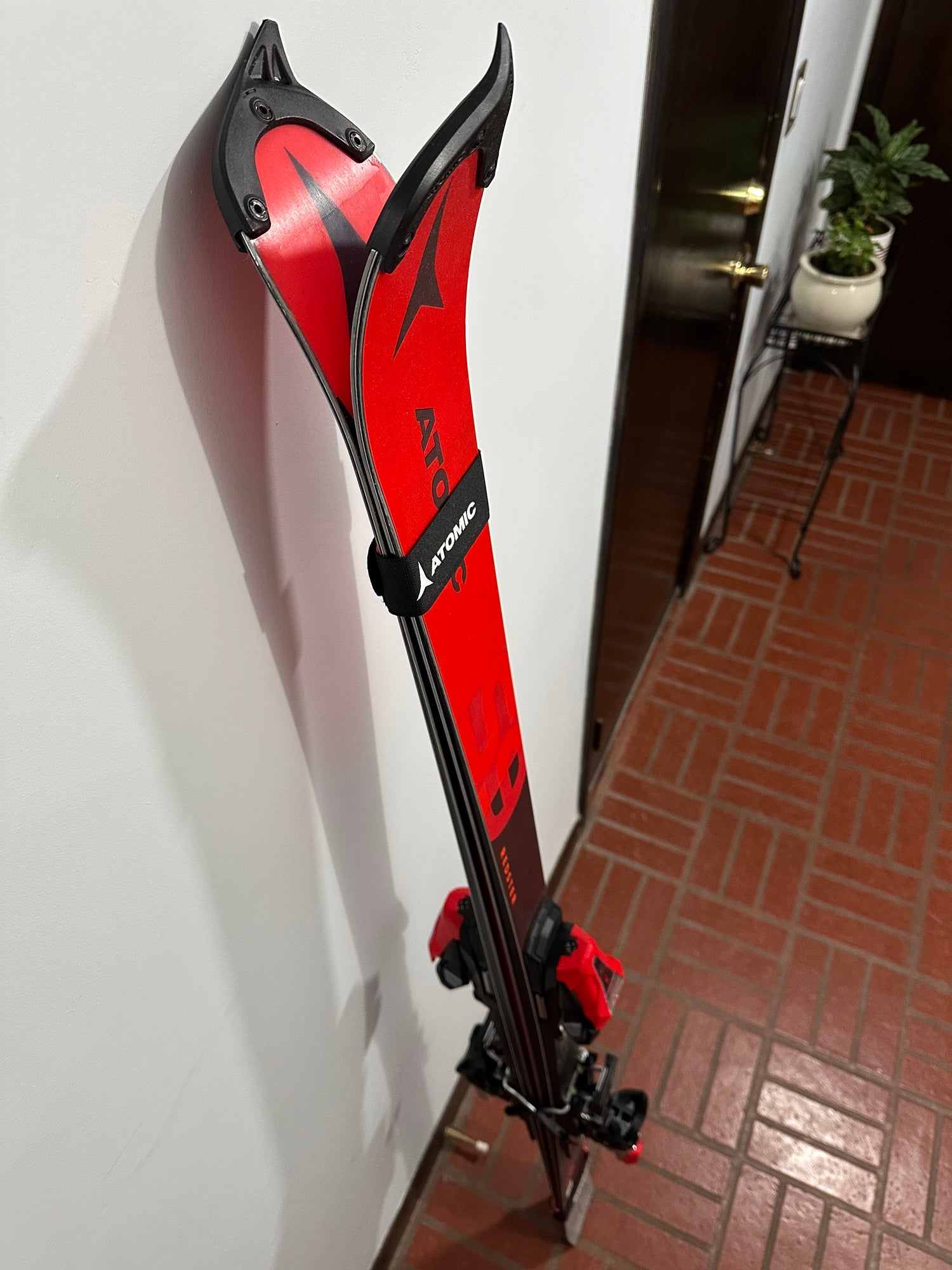 NEW 2022 Atomic Redster S9 165 FIS w/ ICON 24 Bindings | SidelineSwap