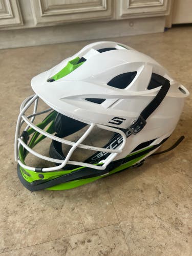 Player's Cascade Youth S Helmet