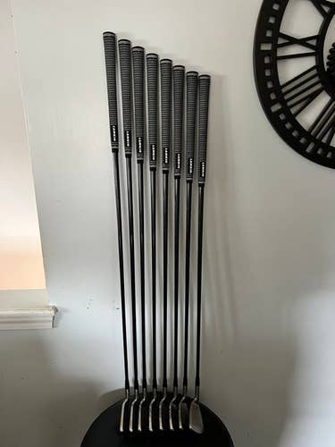 Men's Used Mizuno Right Handed T Zoid, T3, Irons, Set 8 Pieces