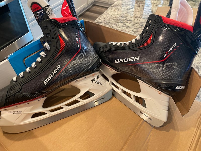 New In Box Bauer Vapor 3X Pro Hockey Skates Senior 10 Fit 2