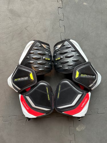 New Medium Bauer Vapor Hyperlite Elbow Pads