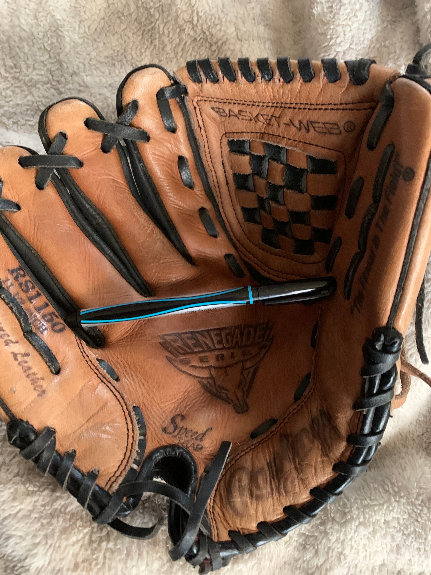 Used Rawlings Left Hand Throw Baseball Glove 11.5"