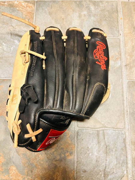 Used Right Hand Throw Rawlings Infield Gold Glove Baseball Glove 12"