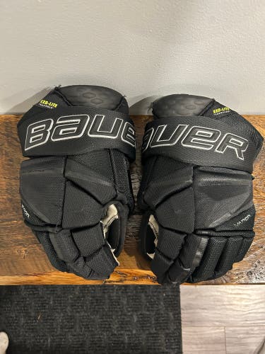 Used Bauer 13"  Vapor Hyperlite Gloves