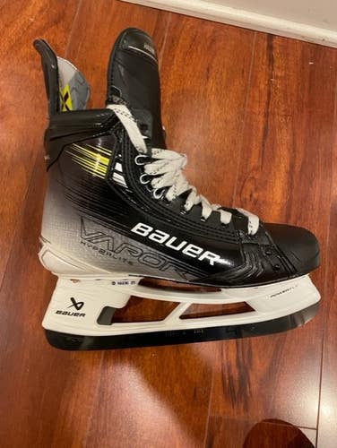 Senior New Bauer Vapor Hyperlite 2 Hockey Skates Regular Width Pro Stock 9.5