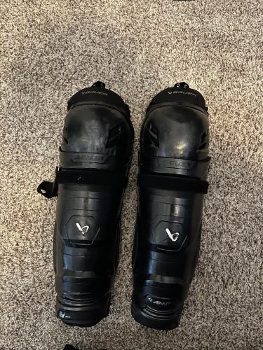Senior Bauer 14"  supreme m5 pro Shin Pads