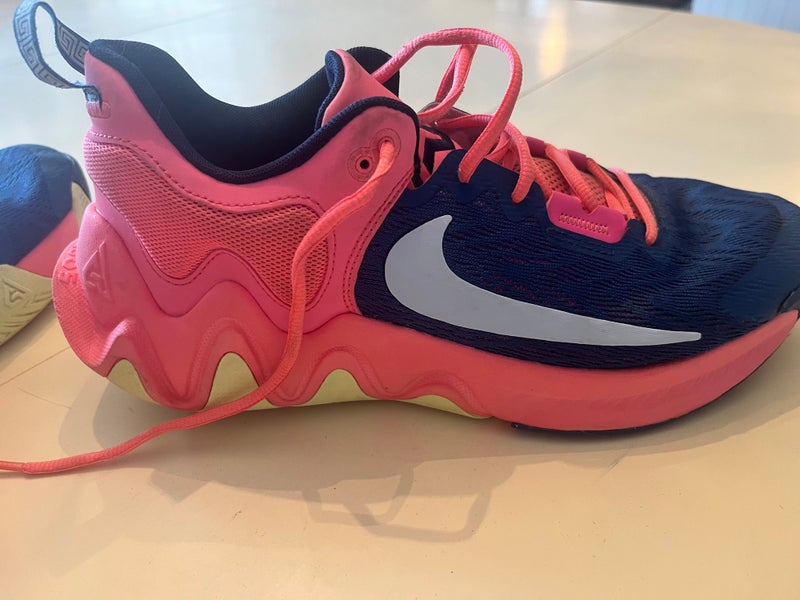 Men's Size 11 (Women's 12) Nike Shoes