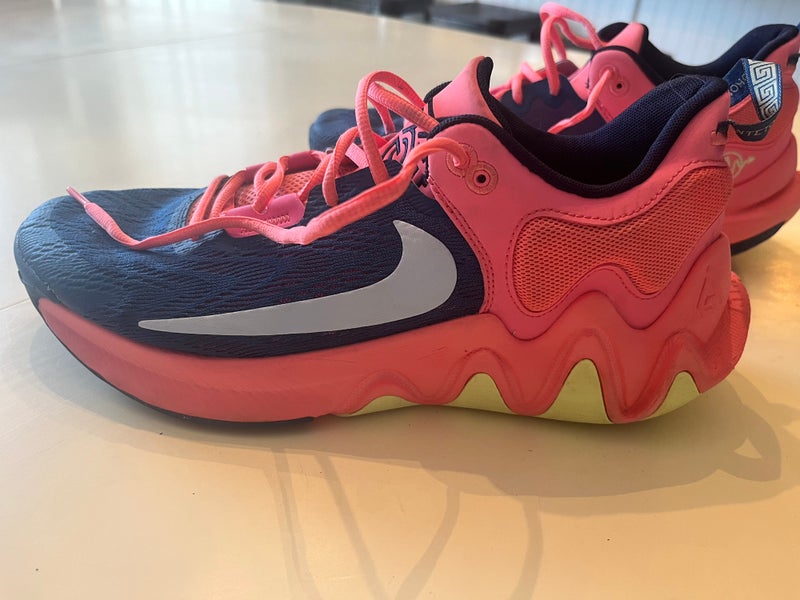 Men's Size 11 (Women's 12) Nike Shoes