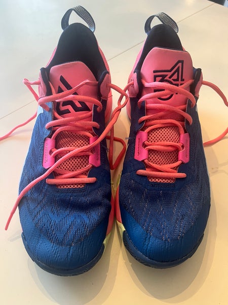 Men's Size 11 (Women's 12) Nike Shoes