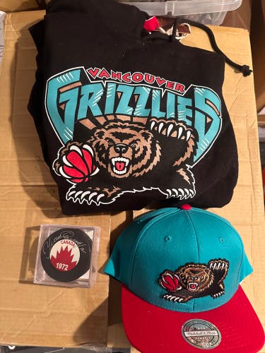 Grizzlies bundle And Puck