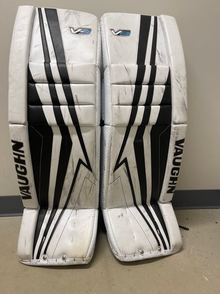 Used 35" Vaughn Velocity V9 Pro Goalie Leg Pads black/white.