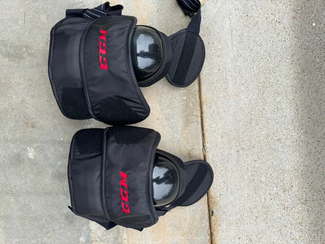 CCM Pro Goalie Knee Protector Senior