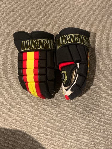 Warrior Franchise 14” Retro Canucks Gloves