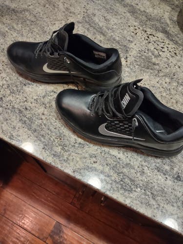 New Men's Size 11.5 (Women's 12.5) Nike Golf Shoes