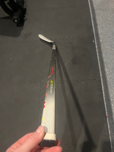 Junior Left Hand P28 Vapor Hyperlite Hockey Stick