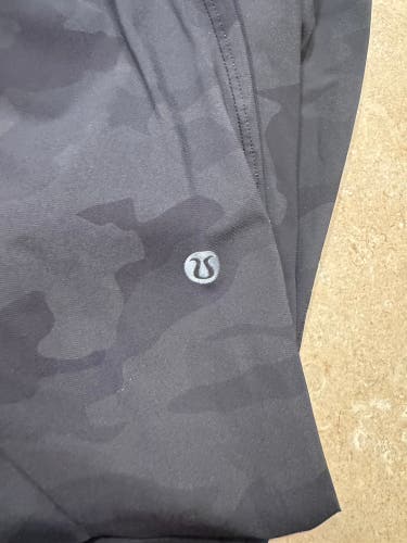 Mens Lululemon joggers men’s medium